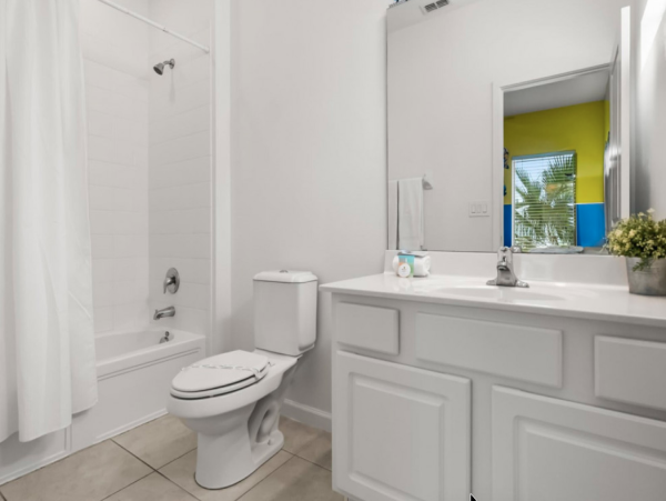 Luxury Vacation Home in Kissimmee 6-Bedroom Home with Private Pool & Great Amenities
